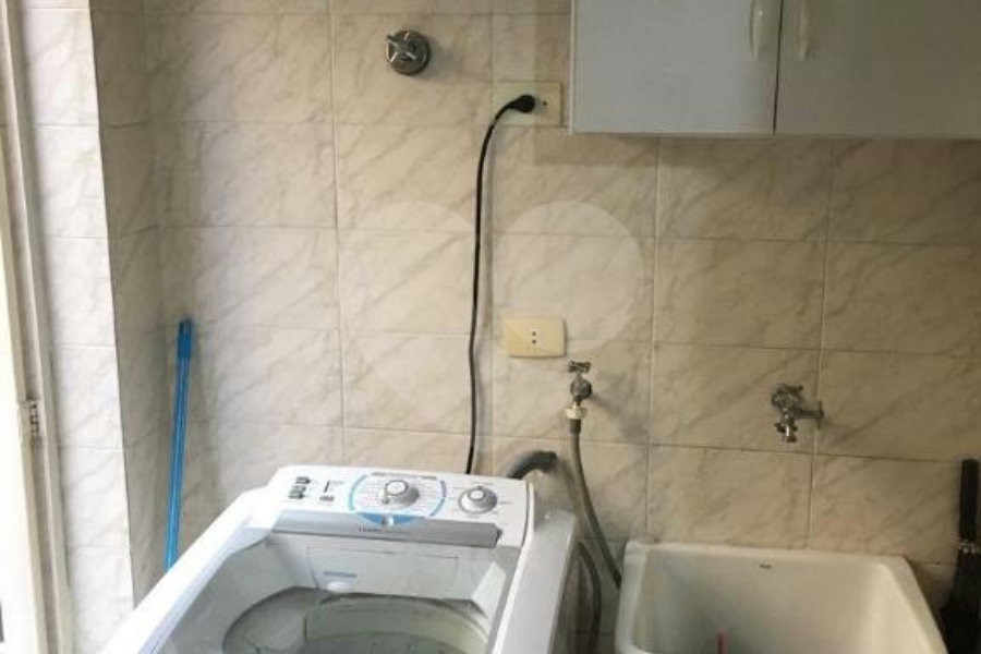 Casa à venda com 3 quartos, sendo 1 suíte, no condomínio Sobrado, São Paulo - SP