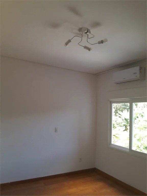 Casa à venda ou para alugar com 4 suítes em Chácaras São Carlos, Cotia, SP