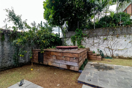 Casa à venda com 3 quartos, sendo 2 suítes,  em Alto de Pinheiros, São Paulo, SP