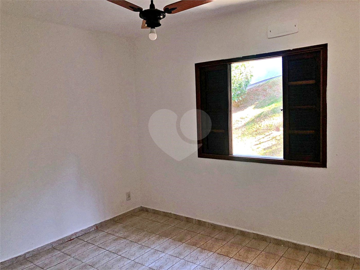 Casa à venda com 4 quartos, sendo 2 suítes, no condomínio Estância Marambaia, Vinhedo - SP