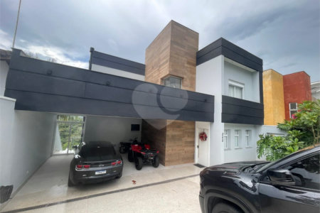 Casa à venda com 3 suítes no condomínio Hills, Arujá - SP