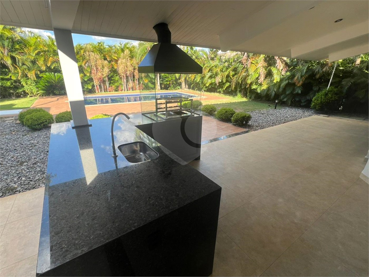 Casa à venda ou para alugar com 4 quartos, sendo 2 suítes, no condomínio Lago Azul, Araçoiaba da Serra - SP