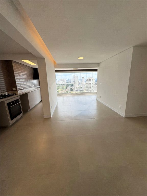 Apartamento à venda com 3 quartos, sendo 1 suíte,  em Vila Anastácio, São Paulo, SP