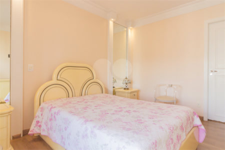 Apartamento à venda com 4 quartos, sendo 3 suítes,  em Indianópolis, São Paulo, SP