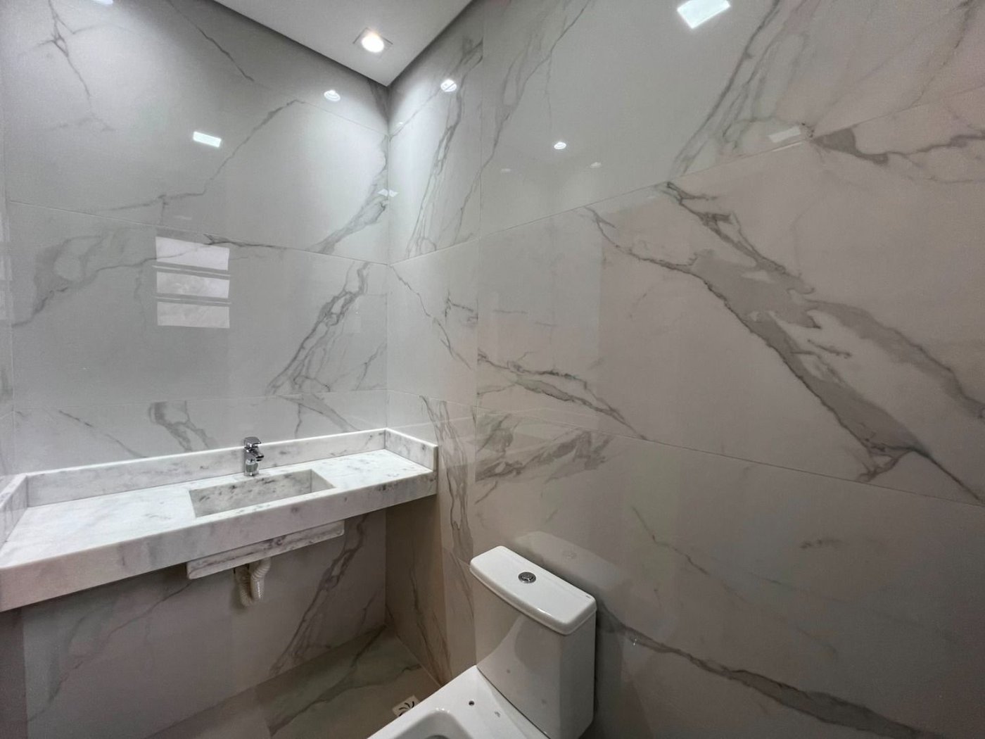 Sobrado com 4 dormitórios à venda, 234 m² por R$ 2.500.000,00 - Ponta da Praia - Santos/SP