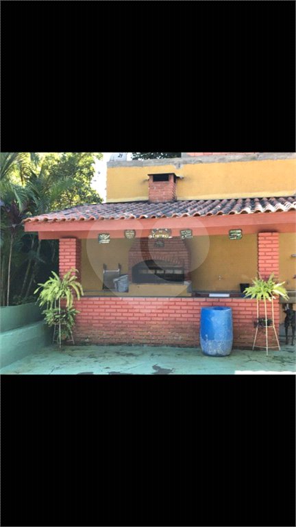 Chácara à venda com 4 quartos, sendo 1 suíte,  em Parque dos Jacarandás, Arujá, SP