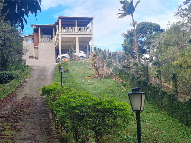 Casa à venda ou para alugar com 3 quartos, sendo 2 suítes,  no condomínio Jardim da Montanha I, Mairiporã - SP