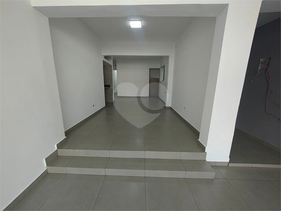 SALÃO COMERCIAL DE 100M² - RECEM REFORMADO