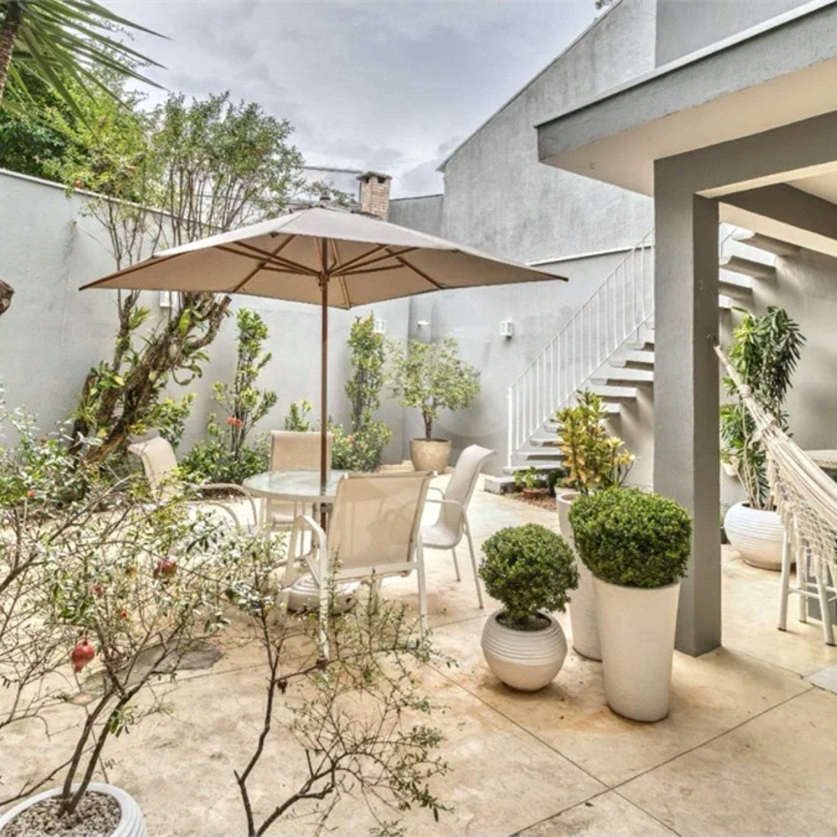 Casa de Vila à venda com 3 quartos, sendo 2 suítes, em Jardim Hípico, São Paulo, SP