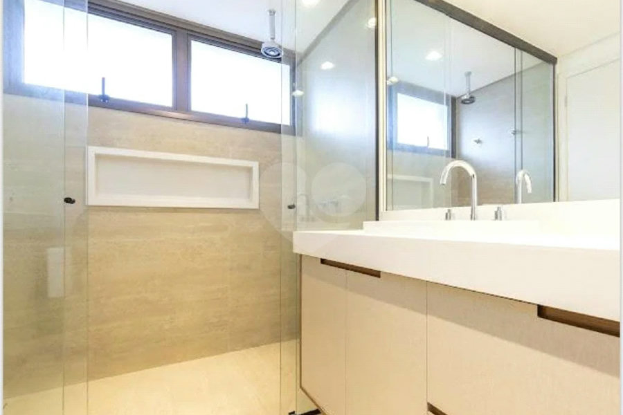 Casa à venda com 3 quartos, sendo 2 suítes, no condomínio Residencial Erika, São Paulo - SP