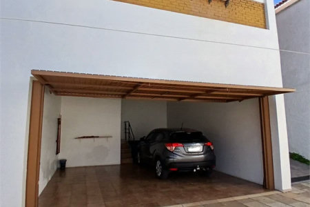 Sobrado à venda com 4 quartos, sendo 2 suítes,  em Jardim Leonor, São Paulo, SP