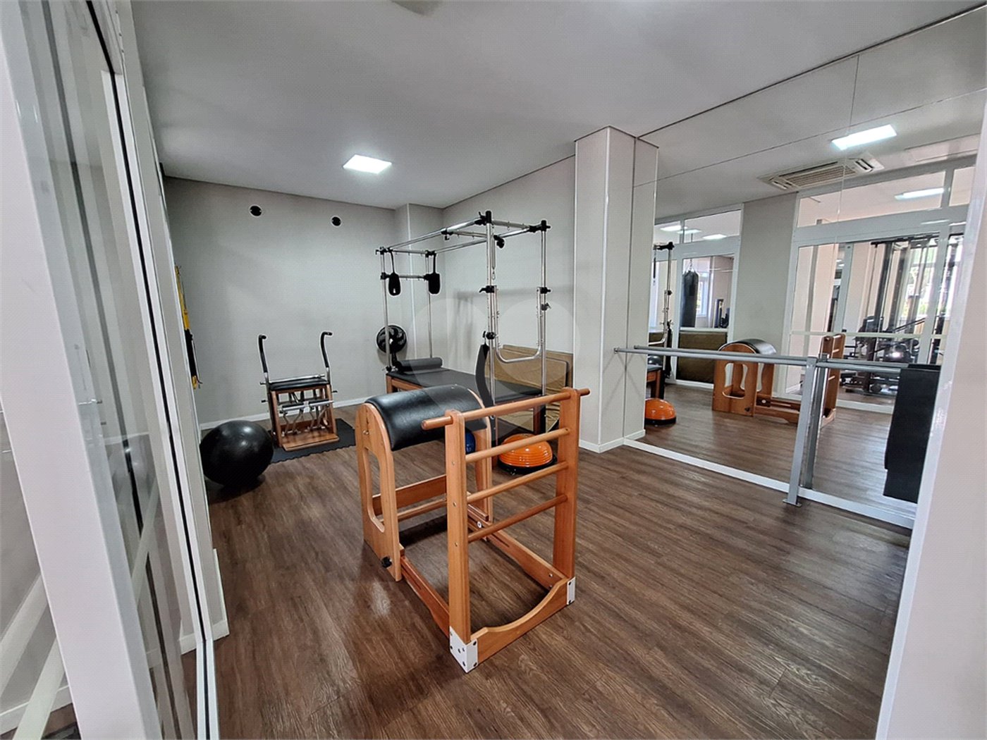 Apartamento à venda com 2 quartos, sendo 1 suíte,  em Vila Maria Alta, São Paulo, SP