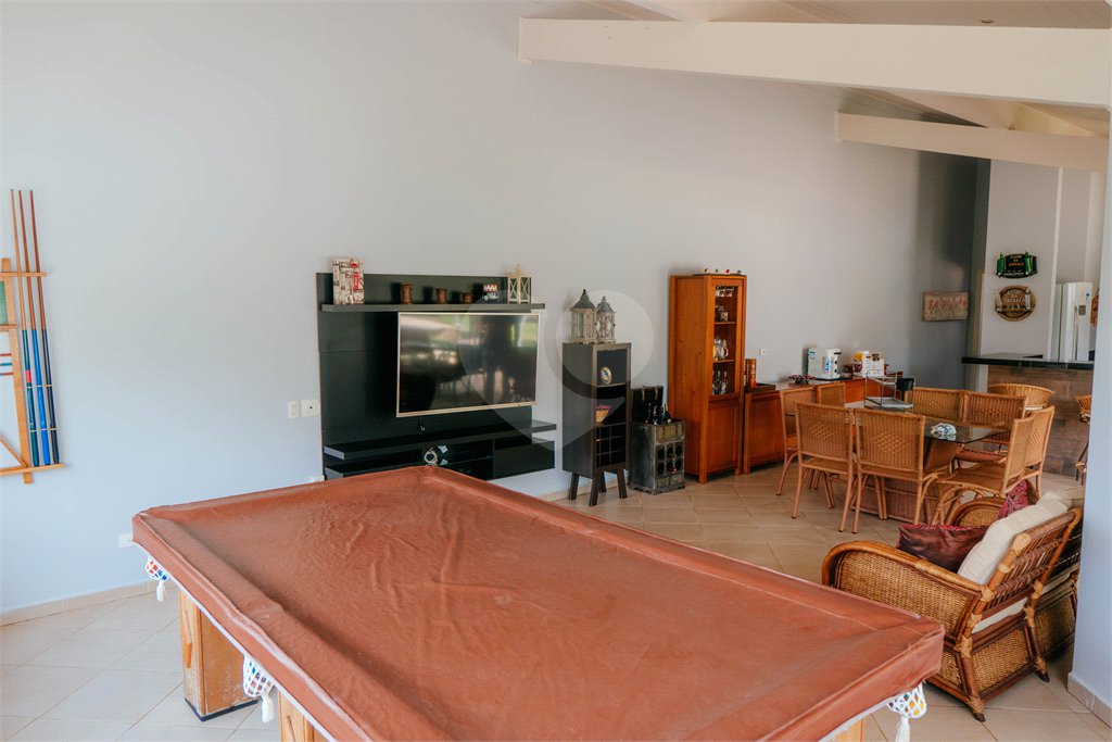 Casa à venda com 5 quartos, sendo 4 suítes, no condomínio Flamboyant, Atibaia - SP