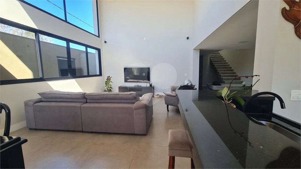 Casa à venda com 3 suítes em Vila Nastri, Itapetininga, SP