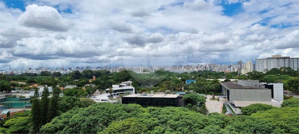 Apartamento à venda com 2 suítes em Moema, São Paulo, SP