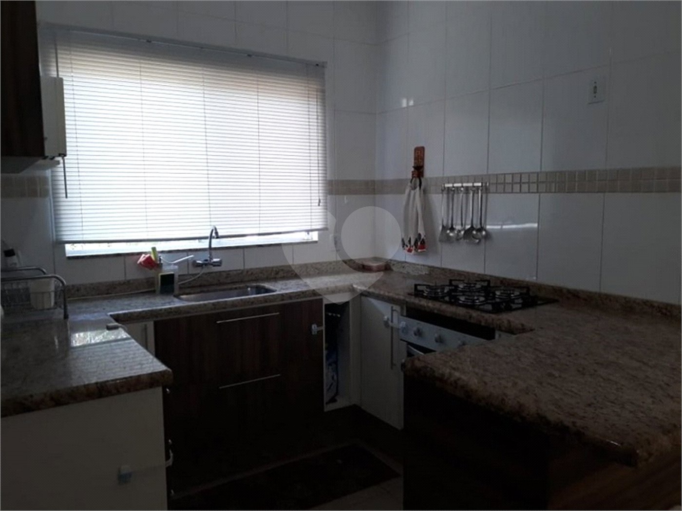 Casa à venda com 3 quartos, sendo 1 suíte, no condomínio Horto Florestal II, Sorocaba - SP