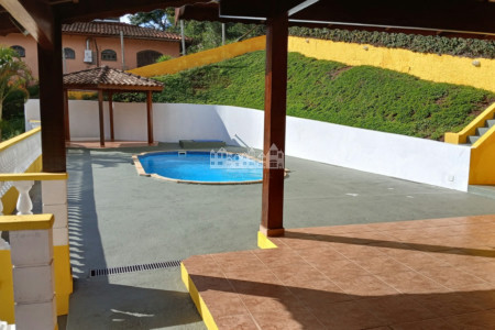 Casa para alugar com 3 quartos, sendo 1 suíte, em Vila Petrópolis, Atibaia, SP