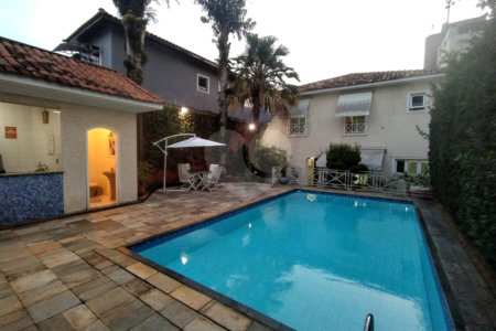Sobrado à venda com 4 quartos, sendo 2 suítes, em Vila Paulicéia, São Paulo, SP
