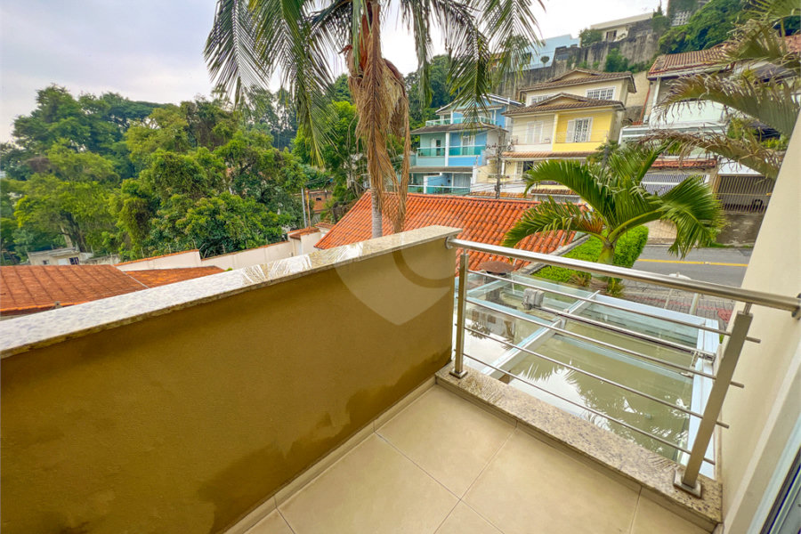Casa à venda com 4 quartos, sendo 2 suítes,  no condomínio Floradas da Serra, São Paulo - SP