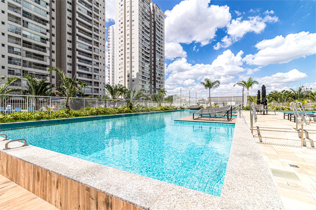 Apartamento à venda com 3 quartos, sendo 1 suíte,  em Vila Anastácio, São Paulo, SP