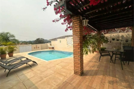 Casa à venda com 3 quartos, sendo 1 suíte, no condomínio Residencial Delle Stelle, Louveira - SP