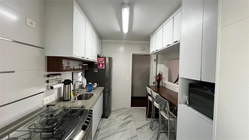 Apartamento mobiliado e pronto para morar. Conforto, praticidade e zero preocupações — traga apenas suas roupas.