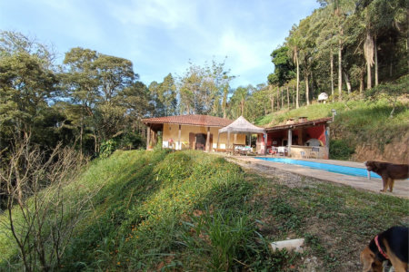 Chácara à venda com 2 quartos, sendo 1 suíte, em Caete (mailasqui), São Roque, SP