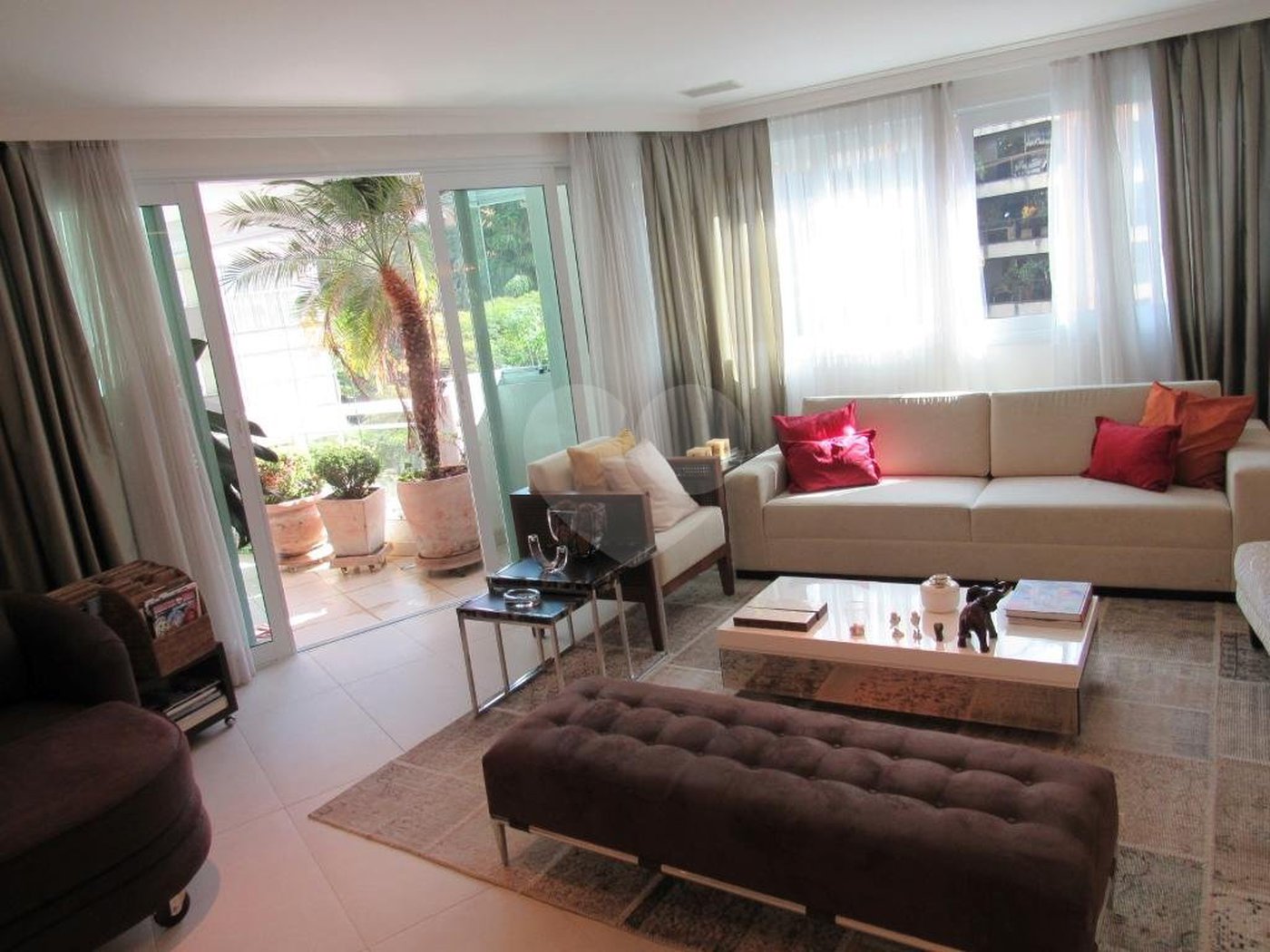 Apartamento à venda com 3 suítes em Real Parque, São Paulo, SP
