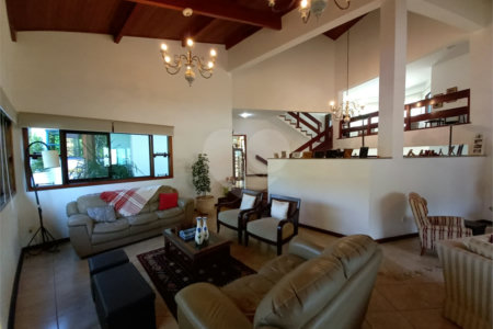Casa à venda com 4 quartos, sendo 1 suíte, no condomínio Vale do Itamaracá, Valinhos - SP