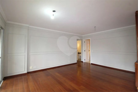 Apartamento à venda com 3 quartos, sendo 1 suíte,  em Vila Uberabinha, São Paulo, SP