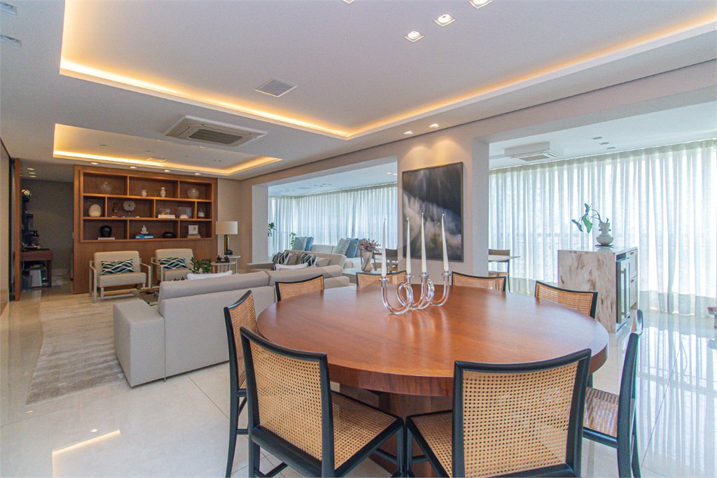 Apartamento à venda com 3 quartos, sendo 2 suítes, em Vila Nova Conceição, São Paulo, SP