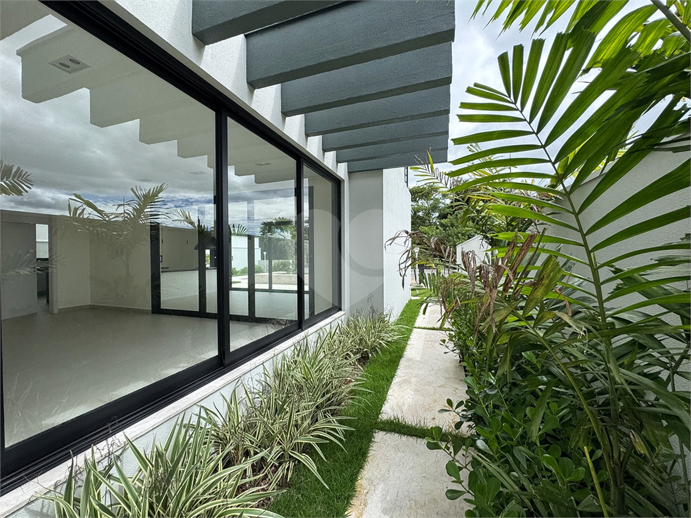 Casa à venda com 4 suítes no condomínio Villa dos Pinheiros, Indaiatuba - SP