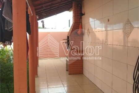 Casa Térrea com 3 dormitórios, sendo 1 suíte.
