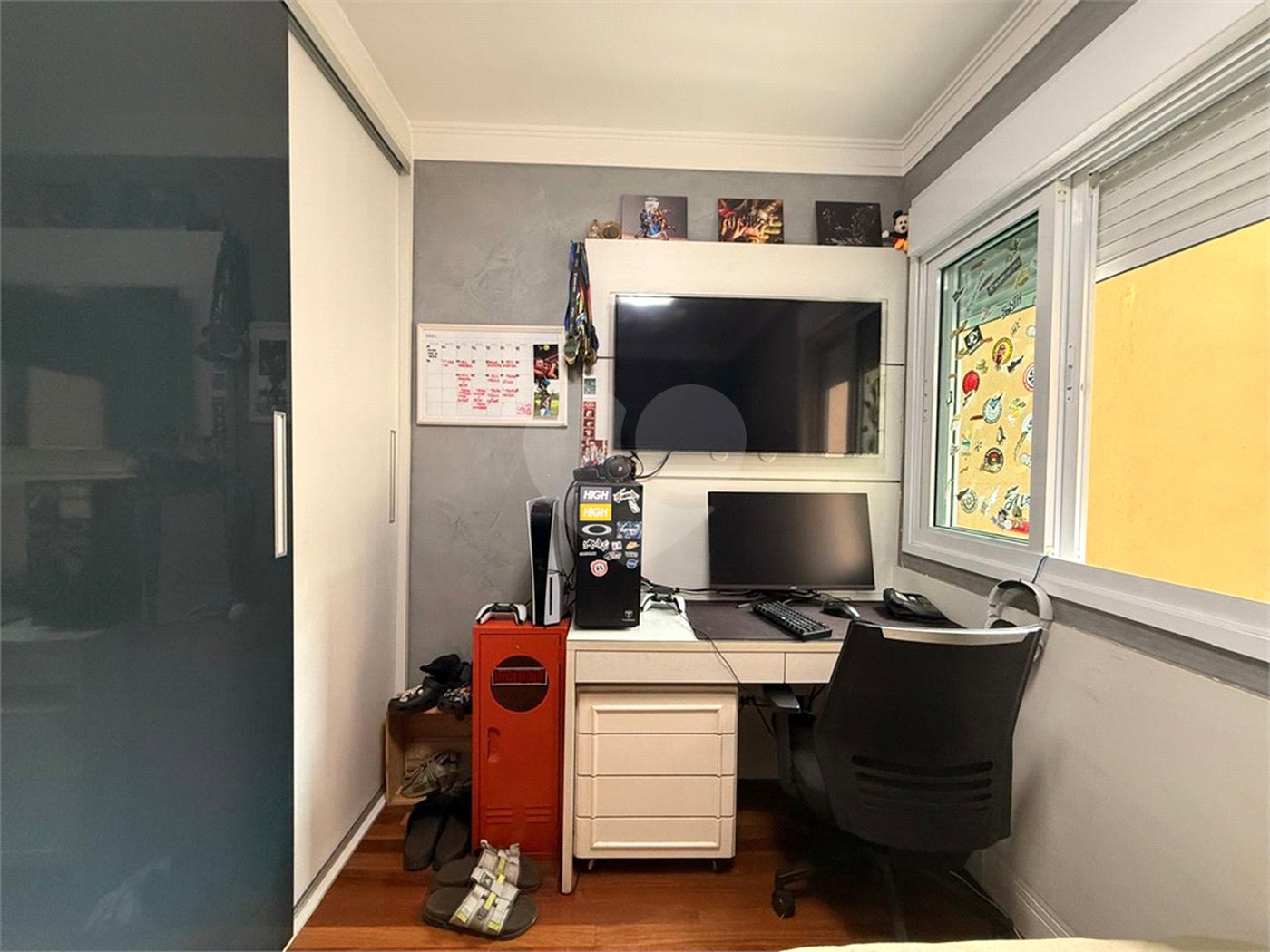 Casa à venda com 4 quartos, sendo 2 suítes, no condomínio Florada da Serra, São Paulo - SP