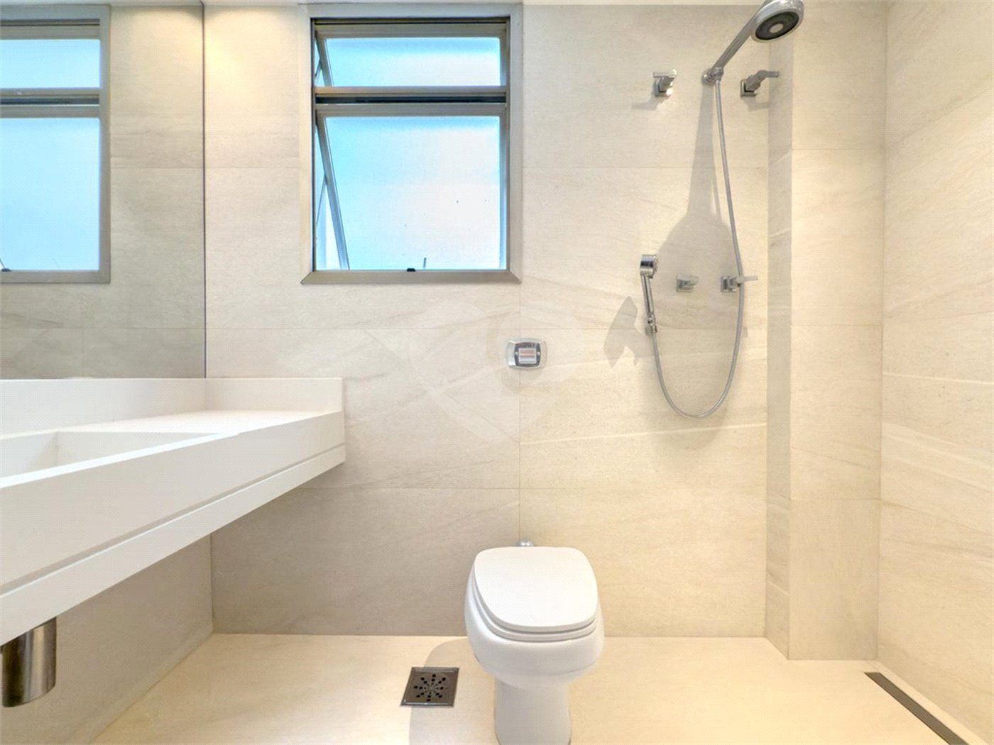 Apartamento à venda com 3 quartos, sendo 1 suíte,  em Lagoa, Rio de Janeiro, RJ