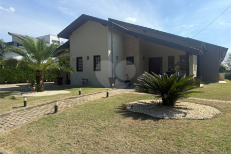 Casa à venda com 3 suítes no condomínio Terras de Mont Serrat, Salto - SP