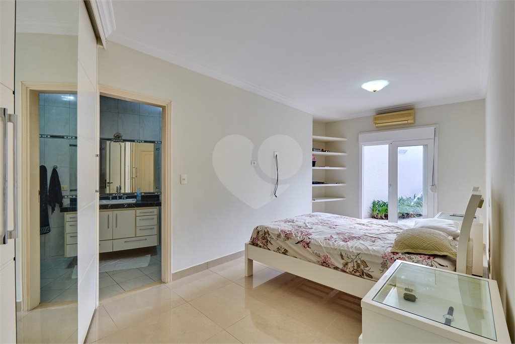 Casa de Vila à venda com 4 quartos, sendo 2 suítes, em Campo Grande, São Paulo, SP