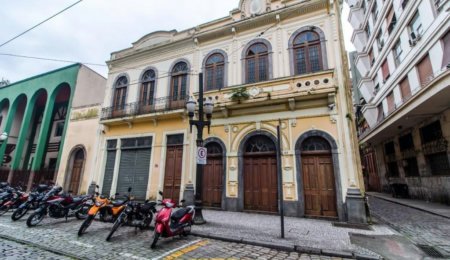 Prédio Comercial de Grande Porte no Centro Histórico de Santos para Venda Ou Aluguel