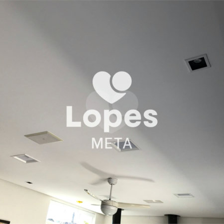 Casa à venda com 3 quartos, sendo 1 suíte, no condomínio Residence Club Villa Branca, Jacareí - SP