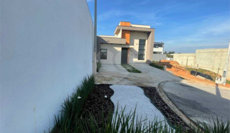 Casa à venda com 3 quartos, sendo 1 suíte,  no condomínio Horto Florestal Villagio, Sorocaba - SP