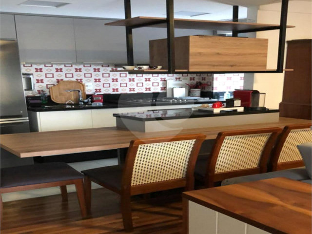 Apartamento à venda com 2 quartos, sendo 1 suíte,  em Moema, São Paulo, SP