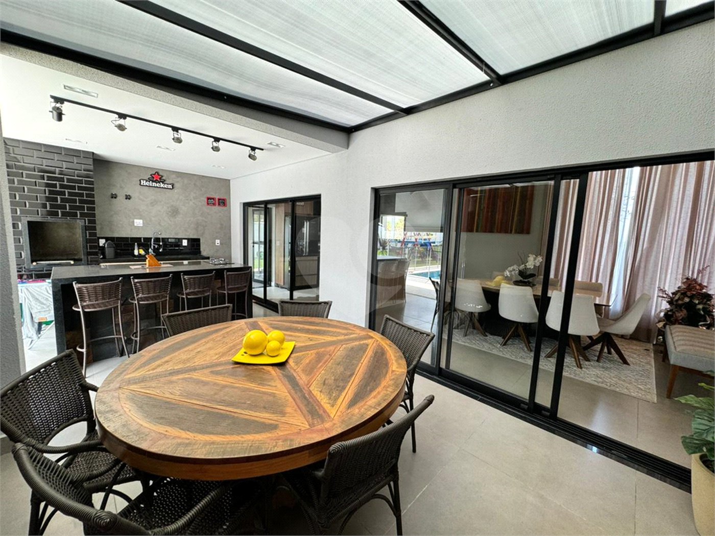 Casa à venda com 4 quartos, sendo 3 suítes, no condomínio Vilagio Ipanema 1, Araçoiaba da Serra - SP
