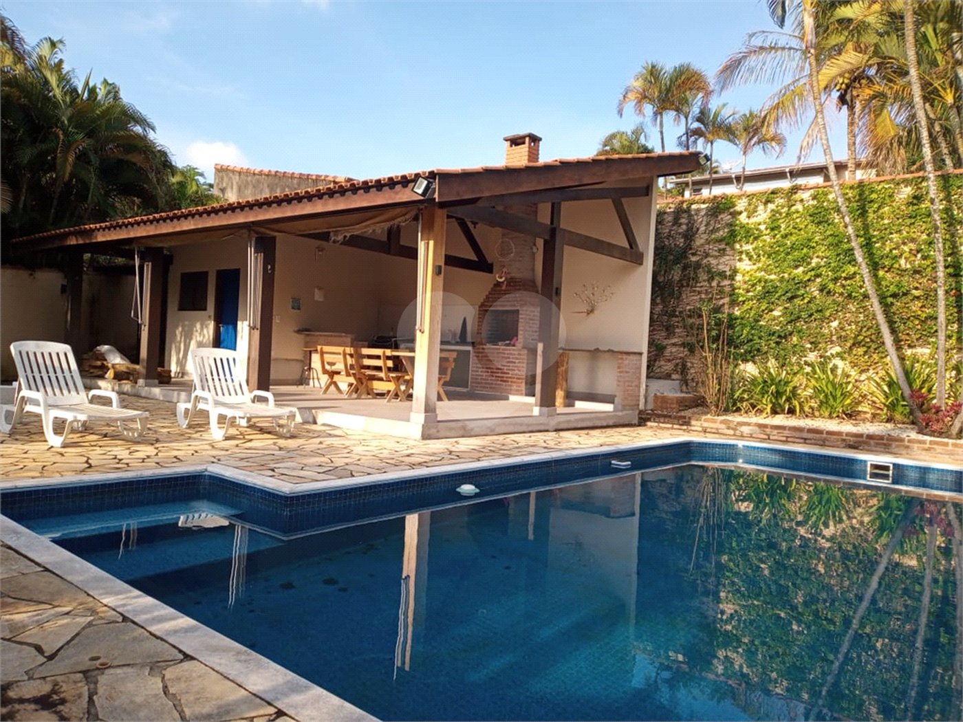 Casa à venda ou para alugar com 3 quartos, sendo 1 suíte, no condomínio Recanto Florido, Vinhedo - SP