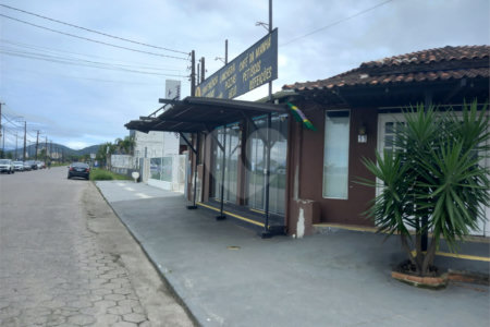 Sobrado à venda com 2 quartos, sendo 1 suíte, em Estância Balneária Hawai, Caraguatatuba, SP