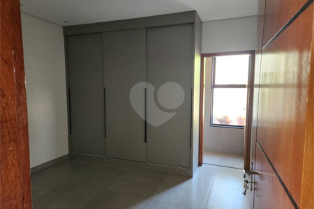 Casa à venda com 3 quartos, sendo 1 suíte, no condomínio Jd. Parque Alvorada, Araraquara - SP