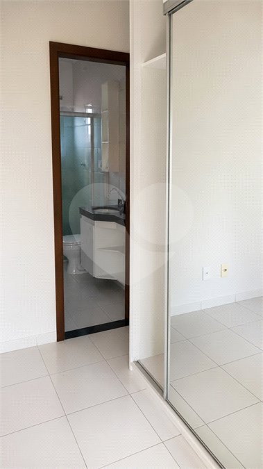 Casa à venda com 3 quartos, sendo 1 suíte,  no condomínio Maison Vert, Várzea Grande - MT