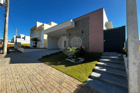 Casa à venda com 3 quartos, sendo 1 suíte, no condomínio Residencial Golden Ville, Itapetininga - SP