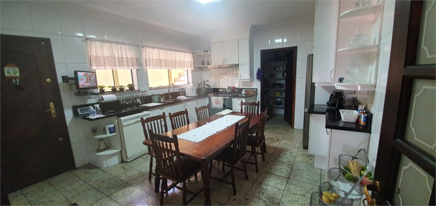 Sobrado à venda com 4 quartos, sendo 2 suítes, em Tremembé, São Paulo, SP