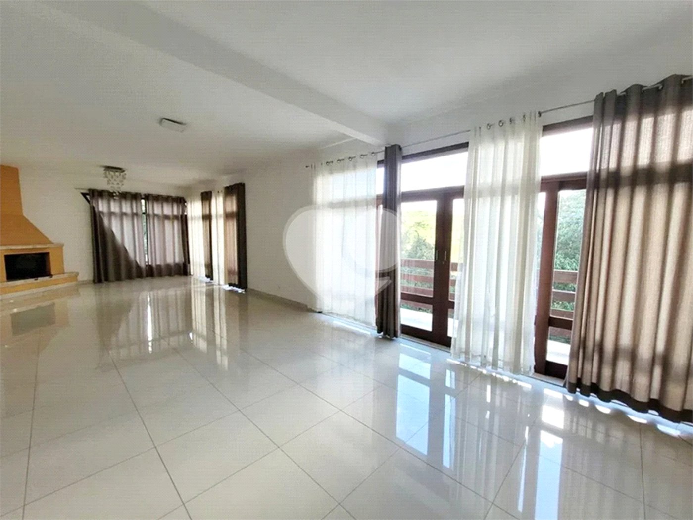 Casa à venda ou para alugar com 7 quartos, sendo 5 suítes, no condomínio Sausalito, Mairiporã - SP