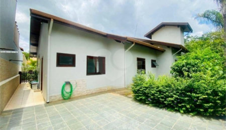 Casa à venda com 3 quartos, sendo 1 suíte,  no condomínio Recanto dos Paturis, Vinhedo - SP